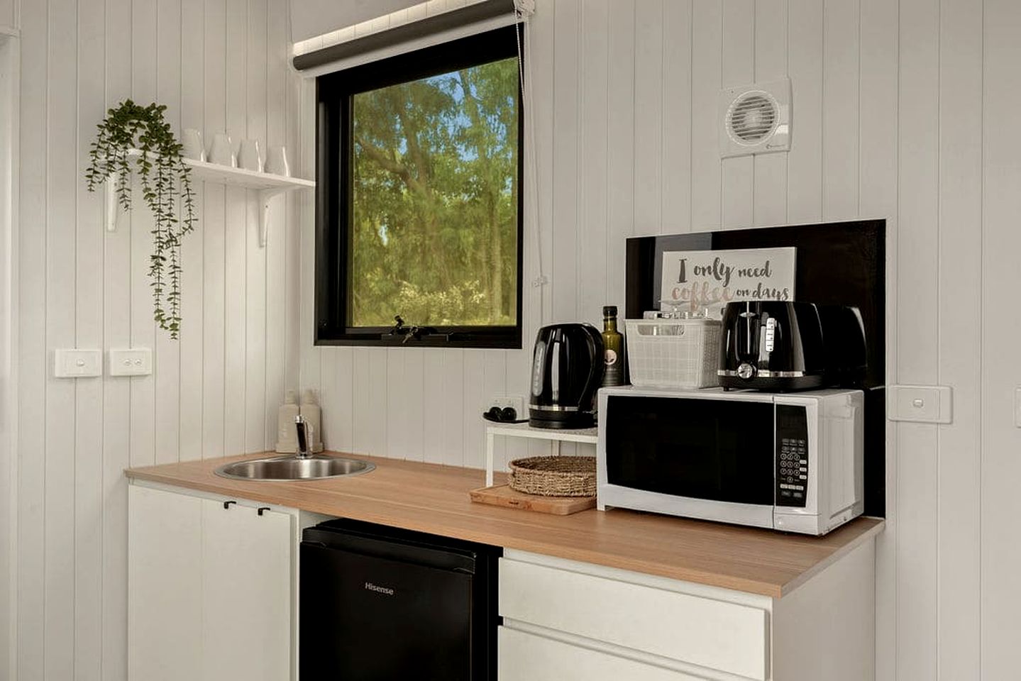 Eco-Friendly Tiny House in an Olive Grove on a Sustainable Organic Olive Farm for a Peaceful Outdoor Experience in Taggerty, Victoria