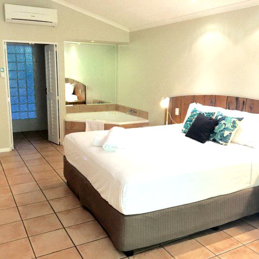 Spa Room for Couples' Holiday near Mission Beach, Queensland | Nature Lodges (Mission Beach, Queensland, Australia)