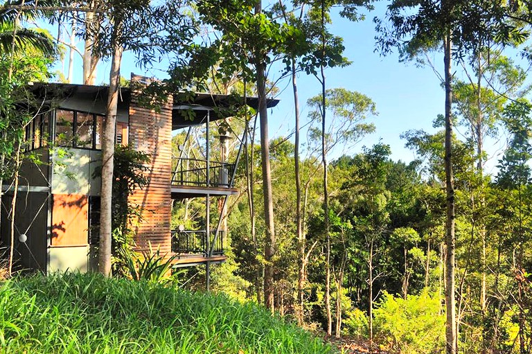 This elegant Tweed accommodation is ideal for glamping in New South Wales. Holiday houses amid nature.