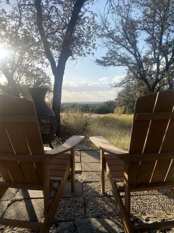 Eco-Friendly Cabin with Private Hot Tub for a Relaxing Getaway near Dallas, Texas
