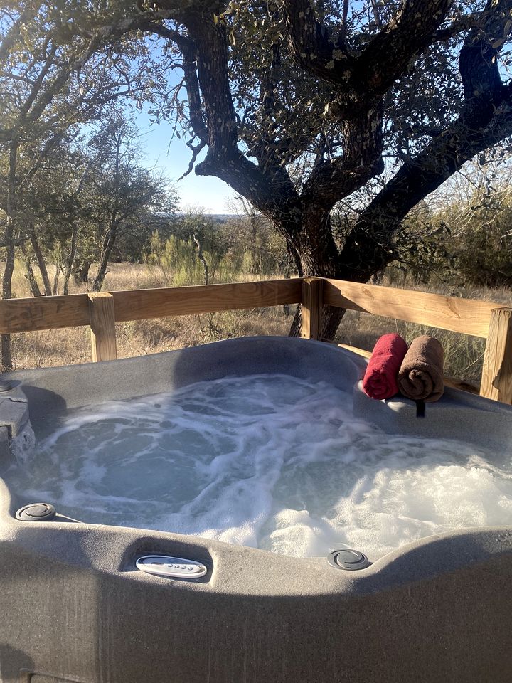 Eco-Friendly Cabin with Private Hot Tub for a Relaxing Getaway near Dallas, Texas