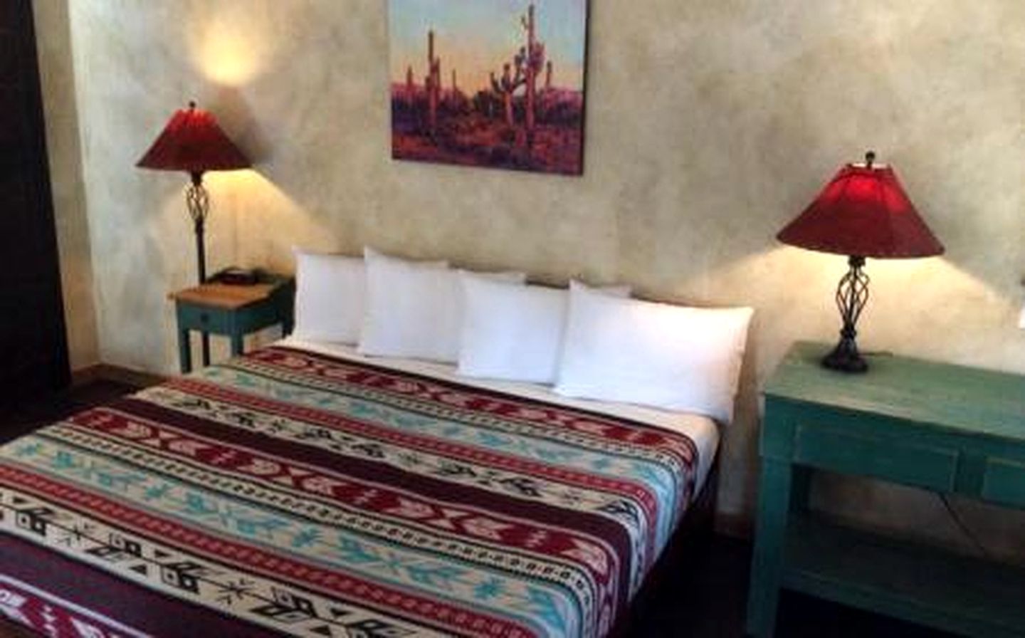 Eco-Friendly Cabin with Private Hot Tub for a Relaxing Getaway near Dallas, Texas