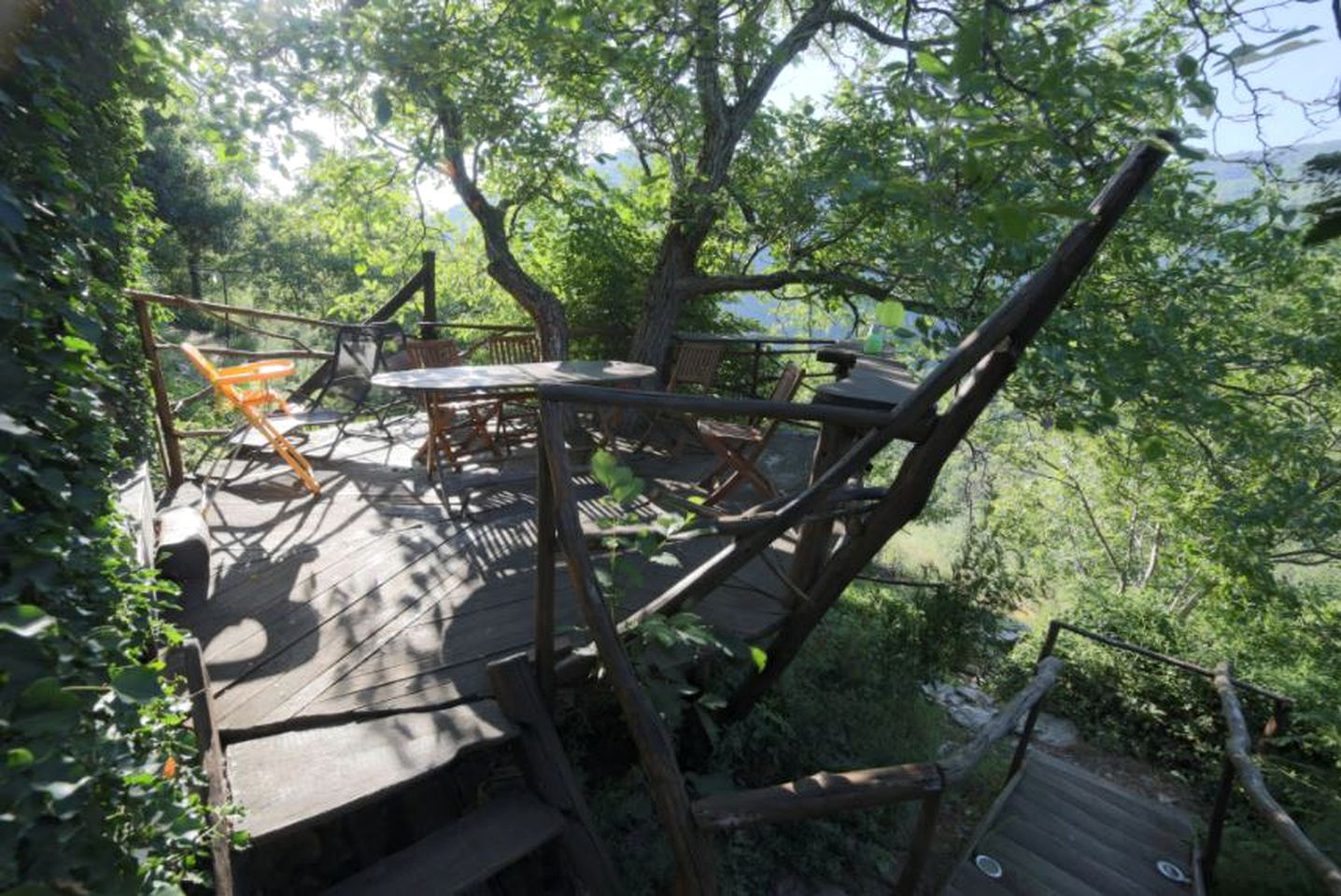 Unique Tranquil Yurt with Breathtaking Views near Vineyards in France's Cévennes Mountains