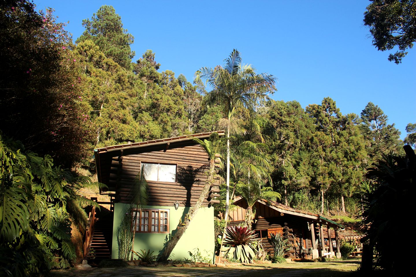 Luxurious Suite Rental with Wi-Fi and Breakfast Included in Organ Mountains of Brazil