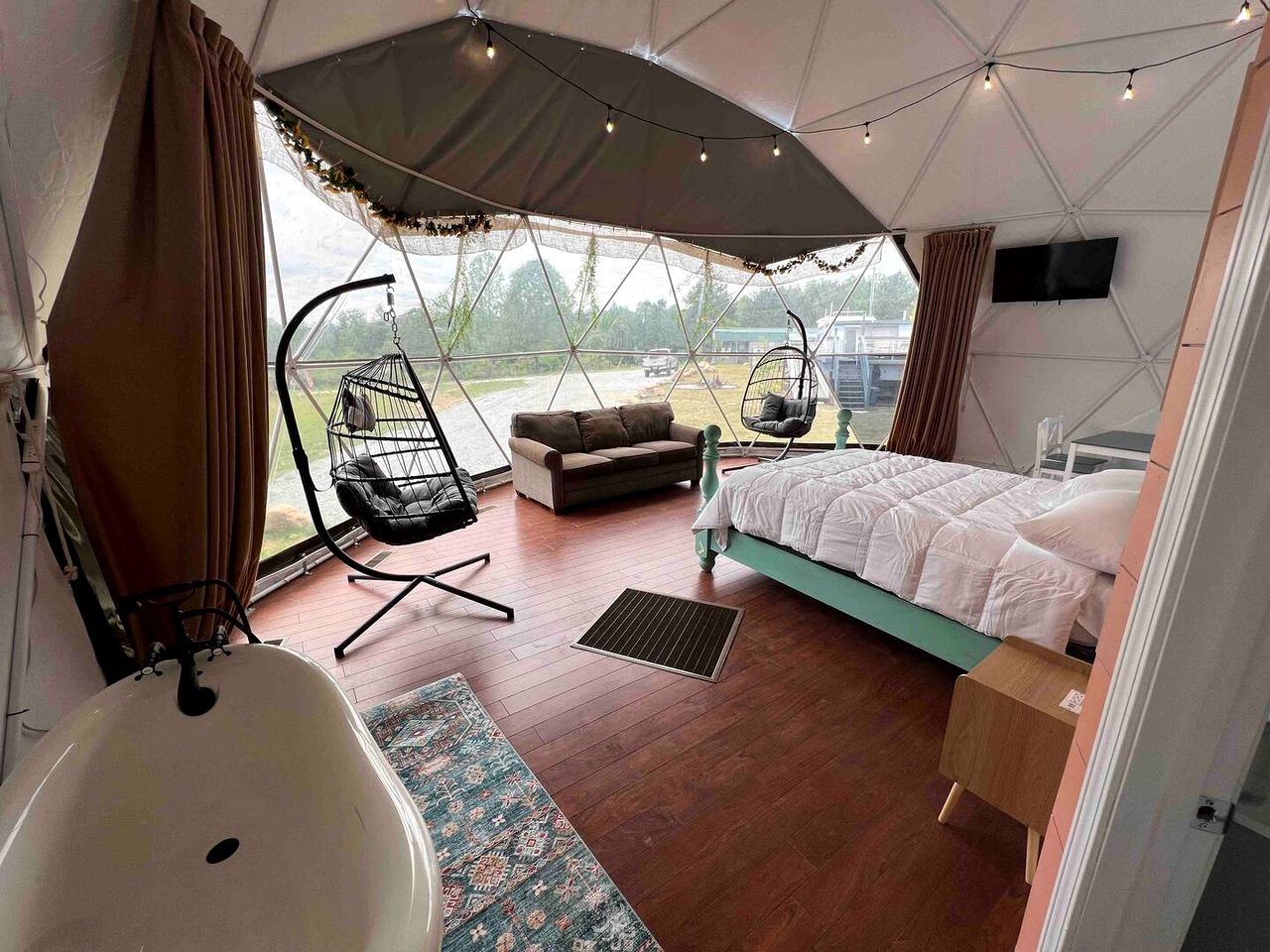 Outstanding Luminous Dome Fully Equipped with Interior Bath in South Carolina