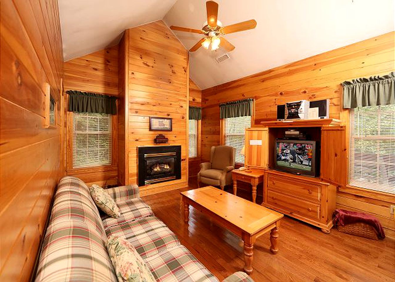 Cozy Dog-Friendly Cabin Rental Located near Pigeon Forge, Tennessee