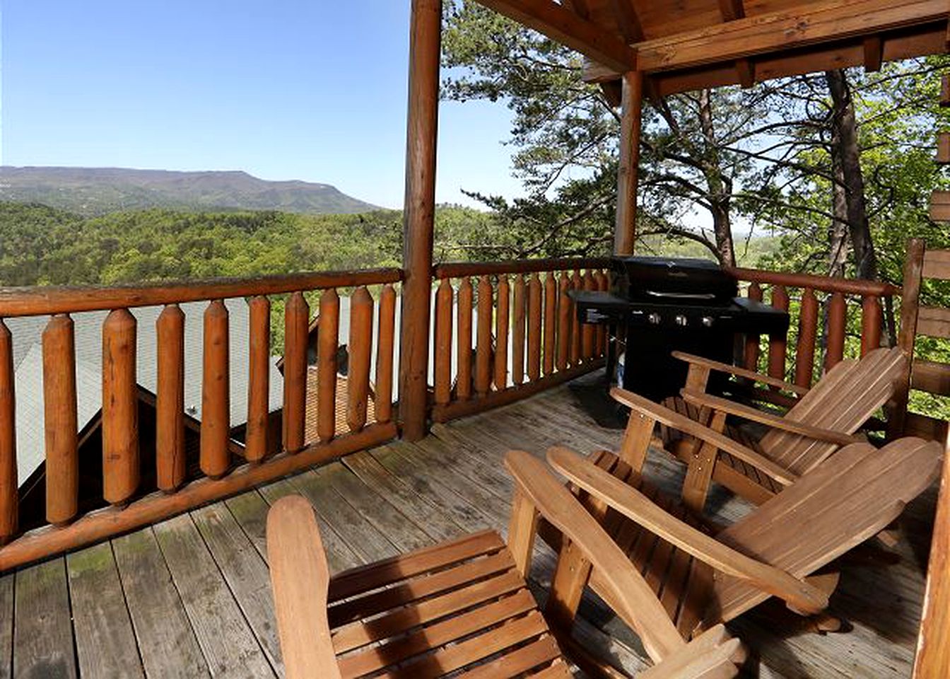 Dog-Friendly Log Cabin Rental with a Private Hot Tub near Sevierville, Tennessee