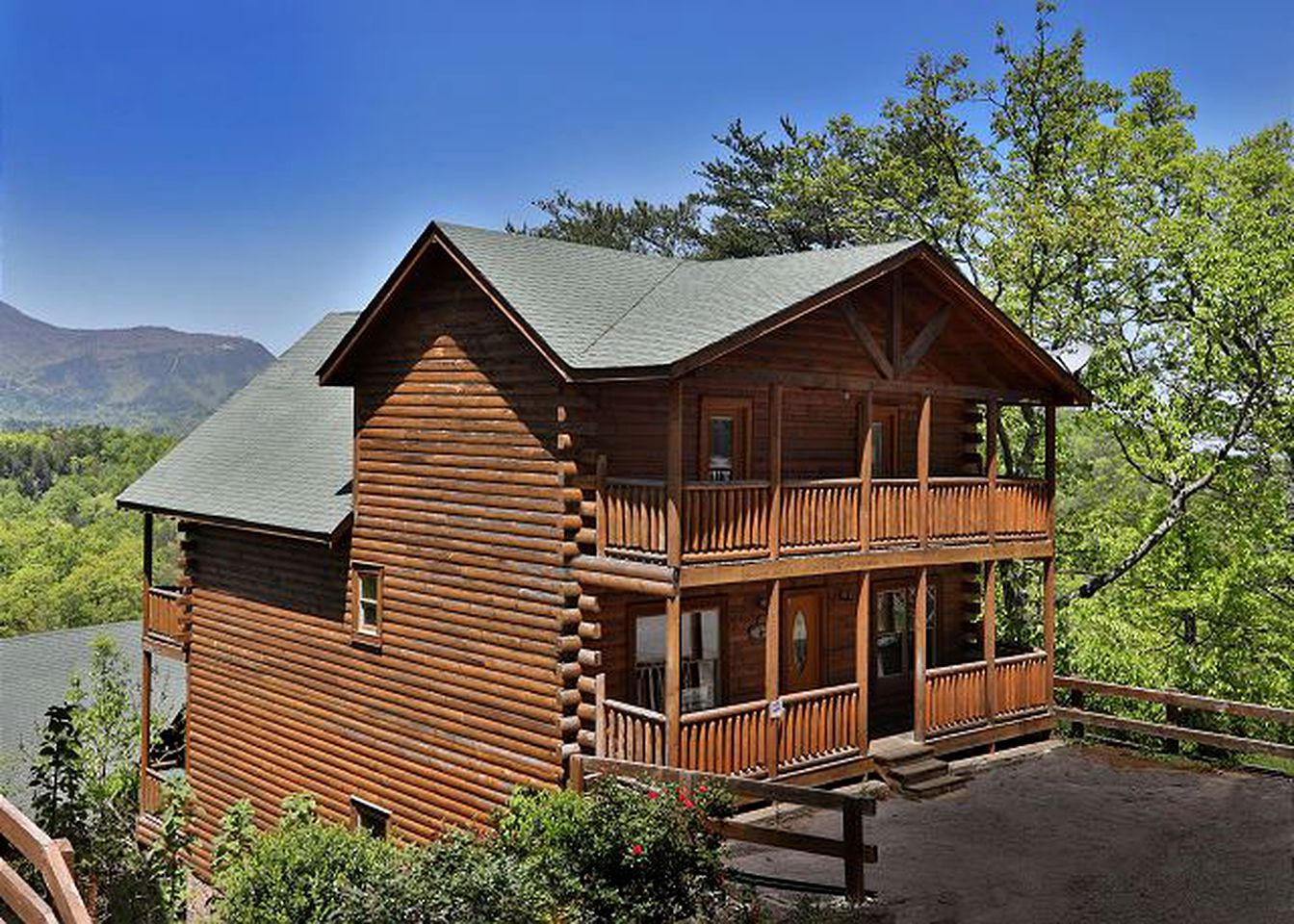 Dog-Friendly Log Cabin Rental with a Private Hot Tub near Sevierville, Tennessee