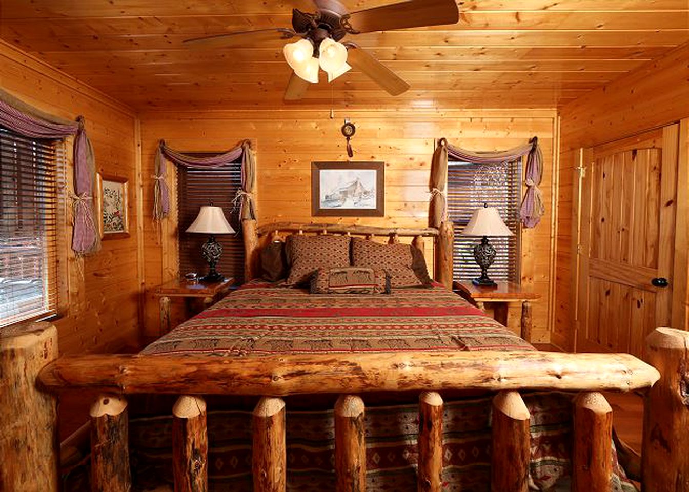 Enchanting Log Cabin Accommodation with a Private Hot Tub in Sevierville, Tennessee