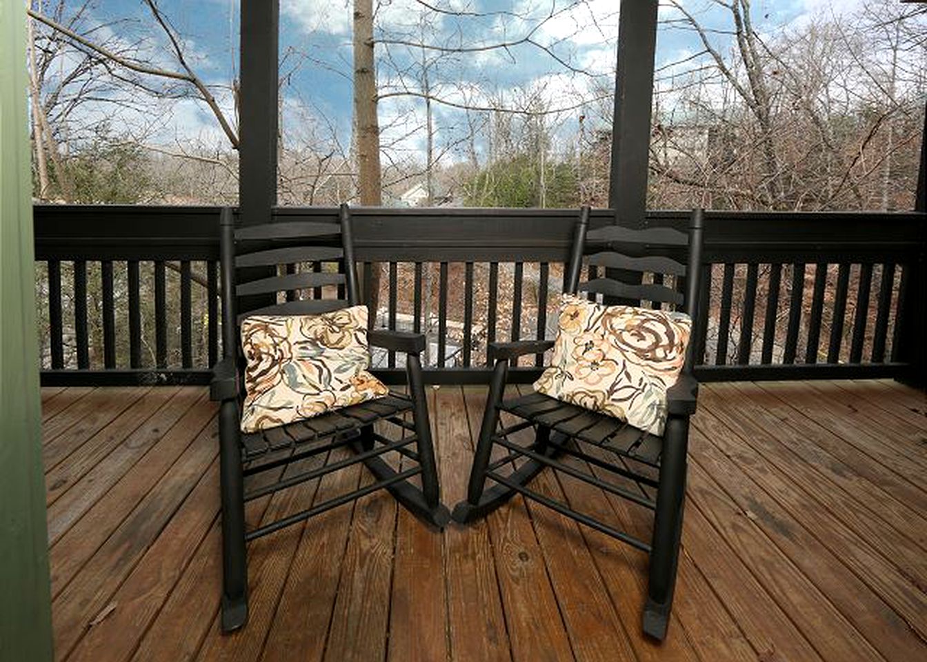 Spacious Pet-Friendly Cabin Rental at Luxury Resort Outside of Knoxville, Tennessee