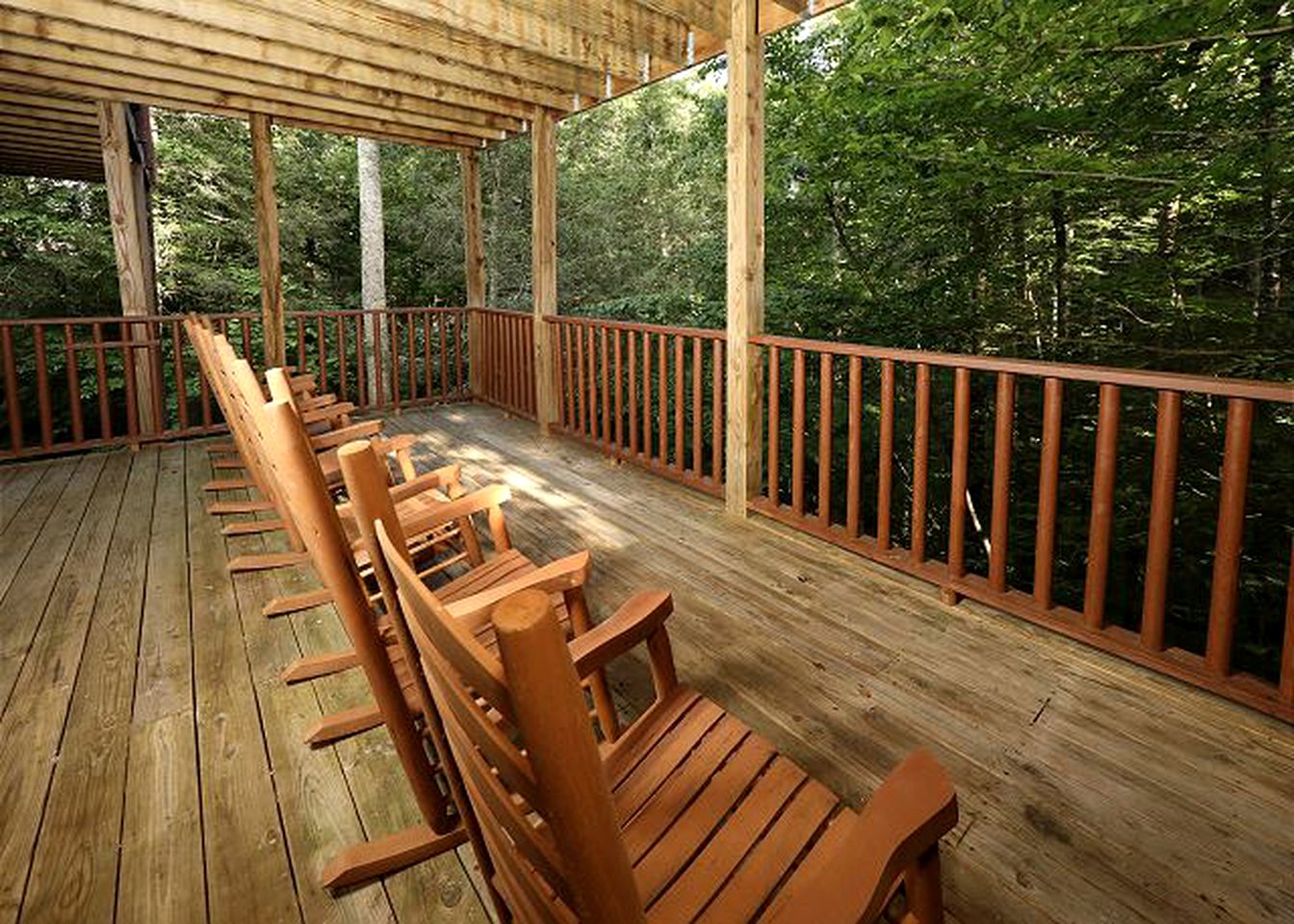 Exquisite Cabin with Large Deck for a Secluded Getaway near Pigeon Forge, Tennessee