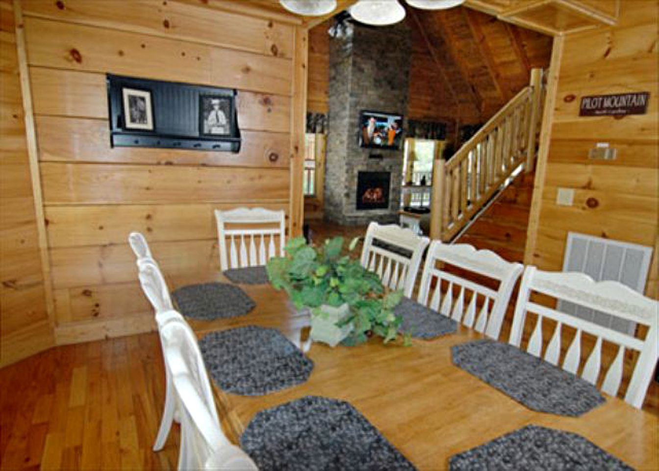 Deluxe Family Cabin in a Gated Resort with Pools in Pigeon Forge, Tennessee