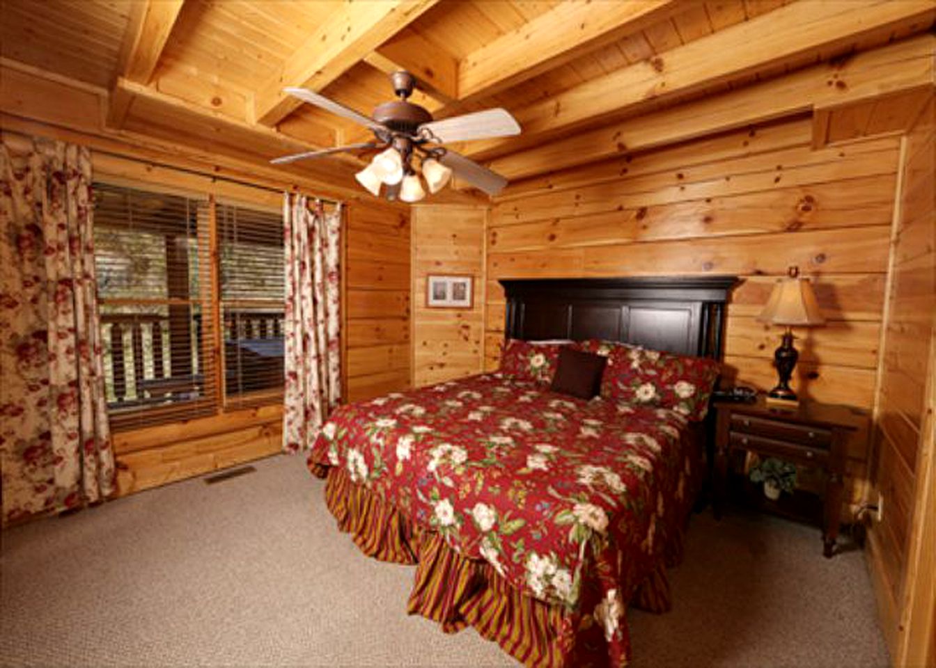 Deluxe Family Cabin in a Gated Resort with Pools in Pigeon Forge, Tennessee