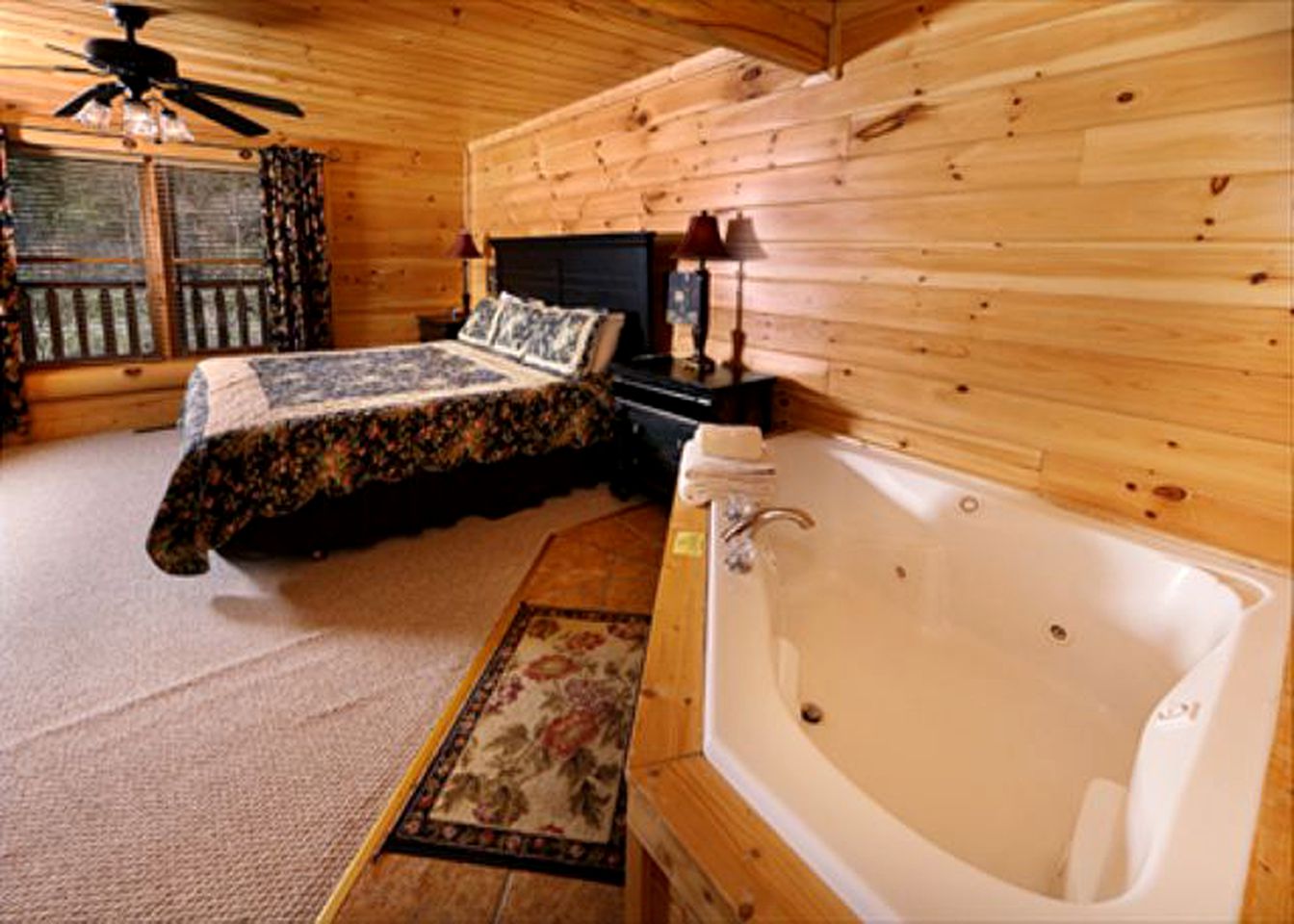 Deluxe Family Cabin in a Gated Resort with Pools in Pigeon Forge, Tennessee