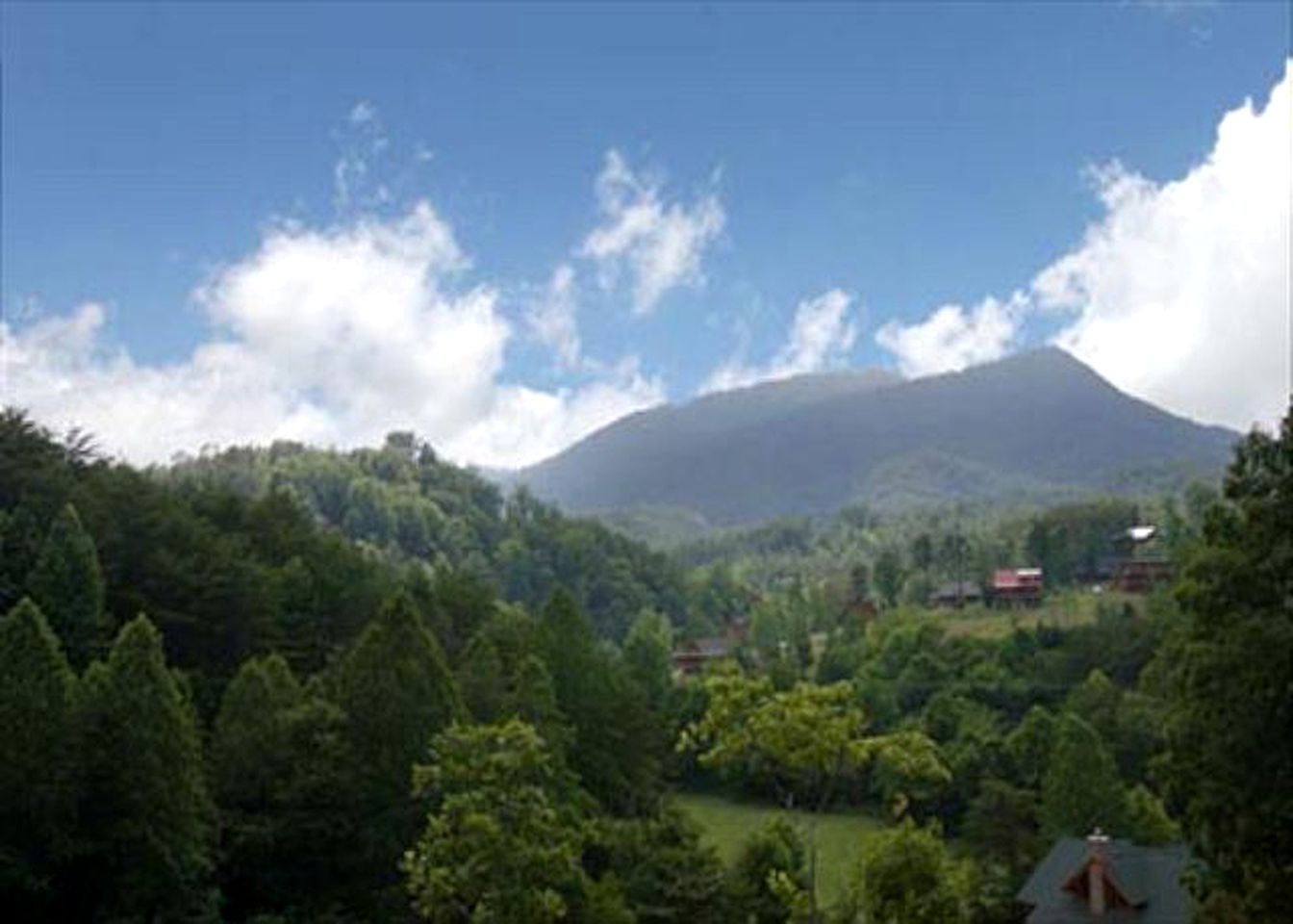 Lovely Family Log Cabin with a Game Room near Gatlinburg, Tennessee