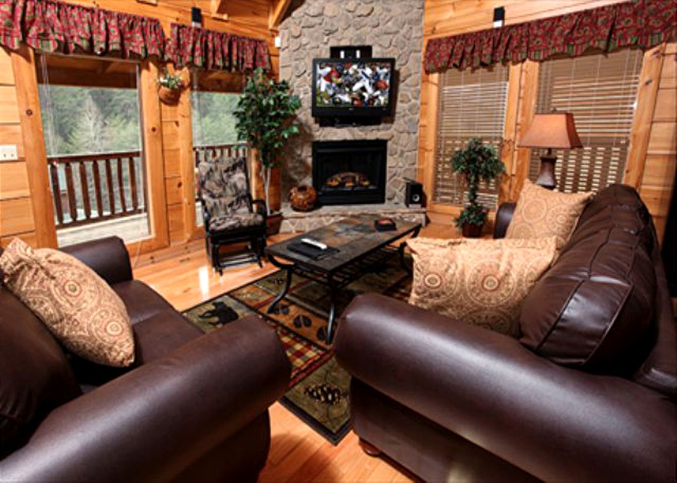 Lovely Family Log Cabin with a Game Room near Gatlinburg, Tennessee