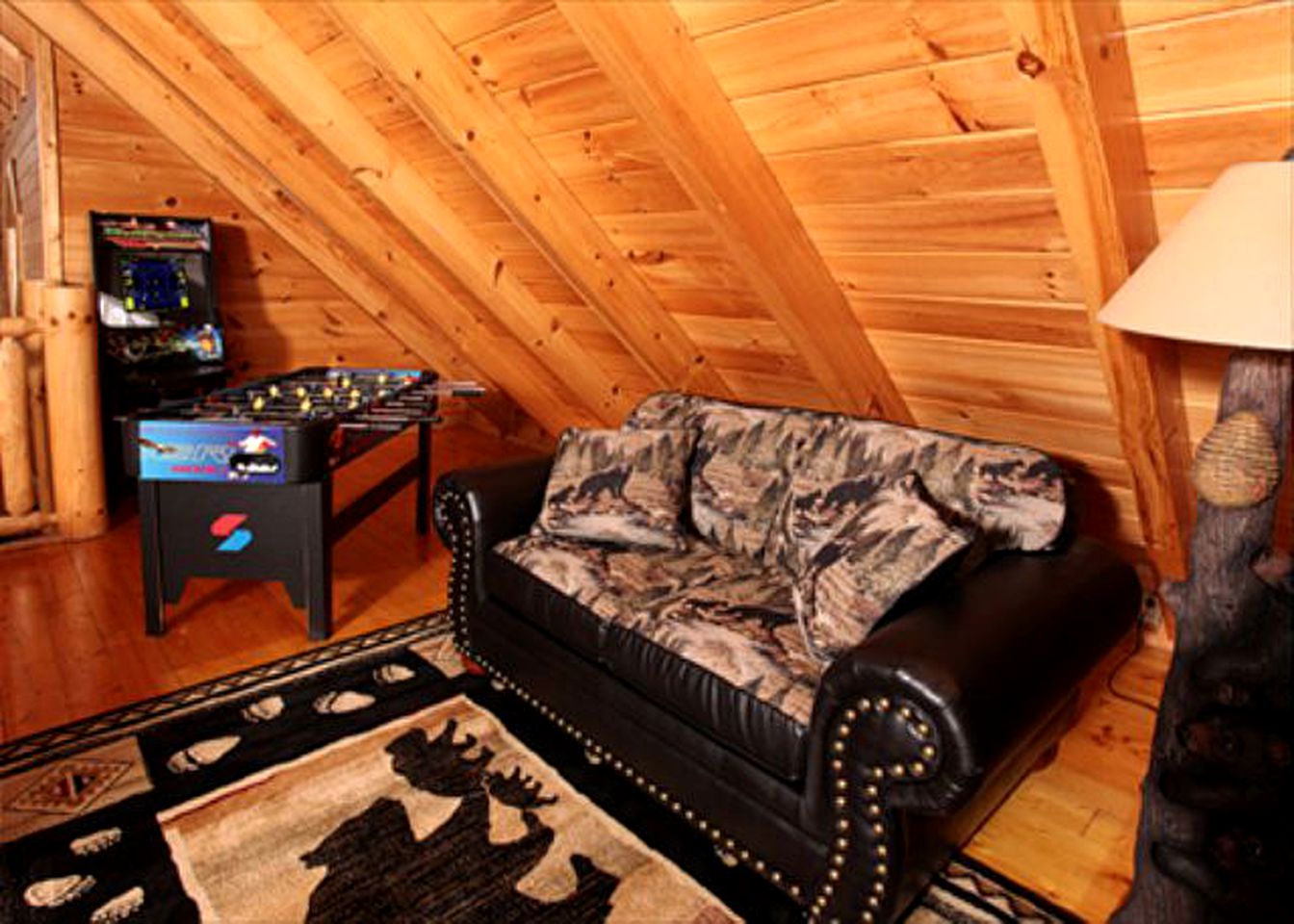 Lovely Family Log Cabin with a Game Room near Gatlinburg, Tennessee