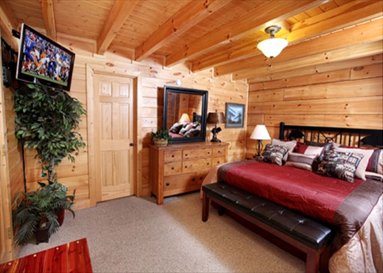 Lovely Family Log Cabin with a Game Room near Gatlinburg, Tennessee