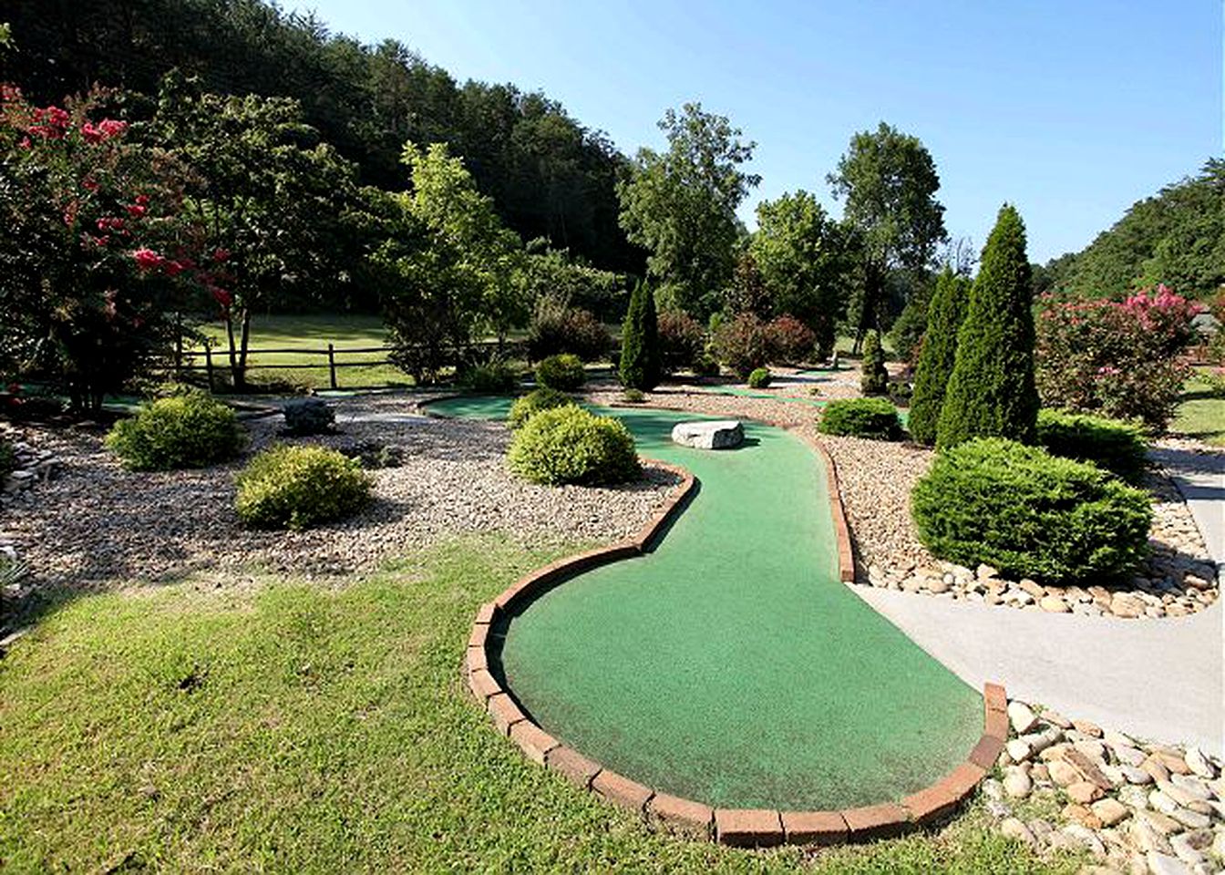 Lovely Family Log Cabin with a Game Room near Gatlinburg, Tennessee