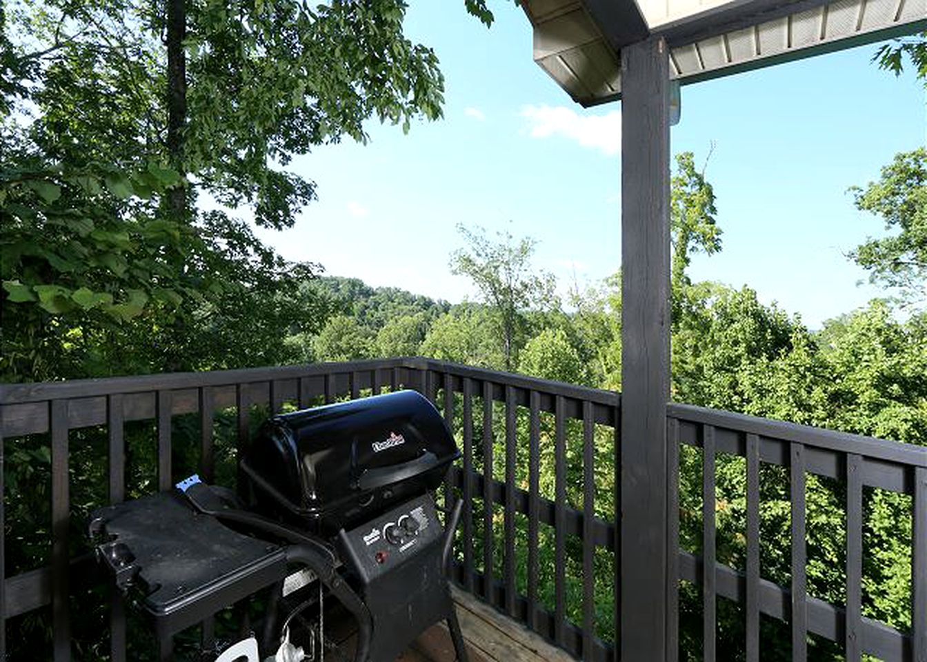 Rustic Cabin Getaway with a Fireplace in Pigeon Forge, Tennessee