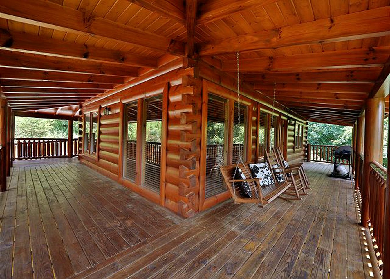 Luxury Log Cabin Rental with Private Hot Tub in Smoky Mountains of Sevierville, Tennessee