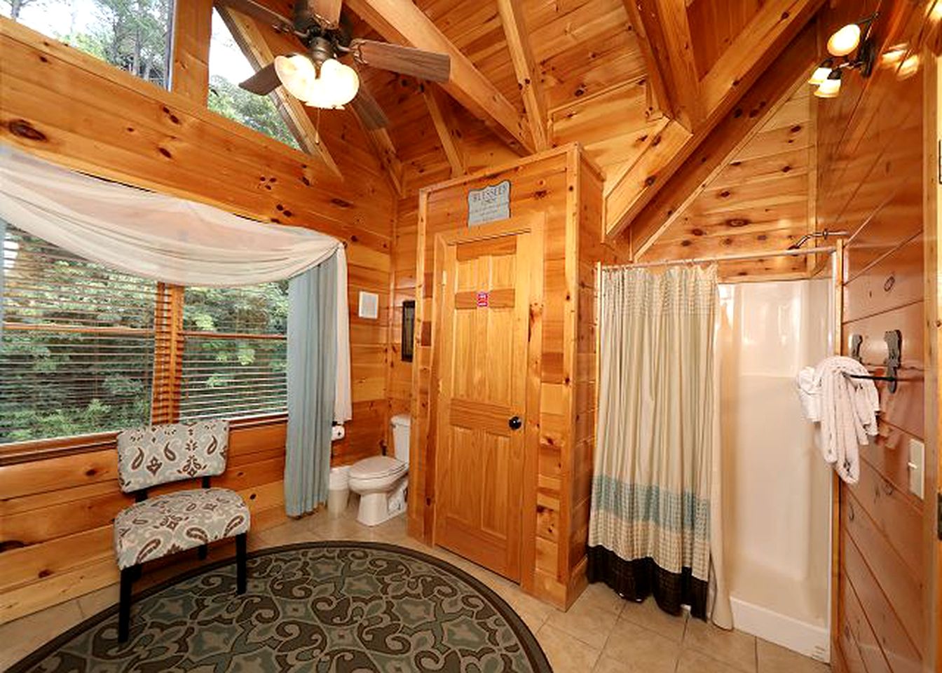 Luxury Log Cabin Rental with Private Hot Tub in Smoky Mountains of Sevierville, Tennessee