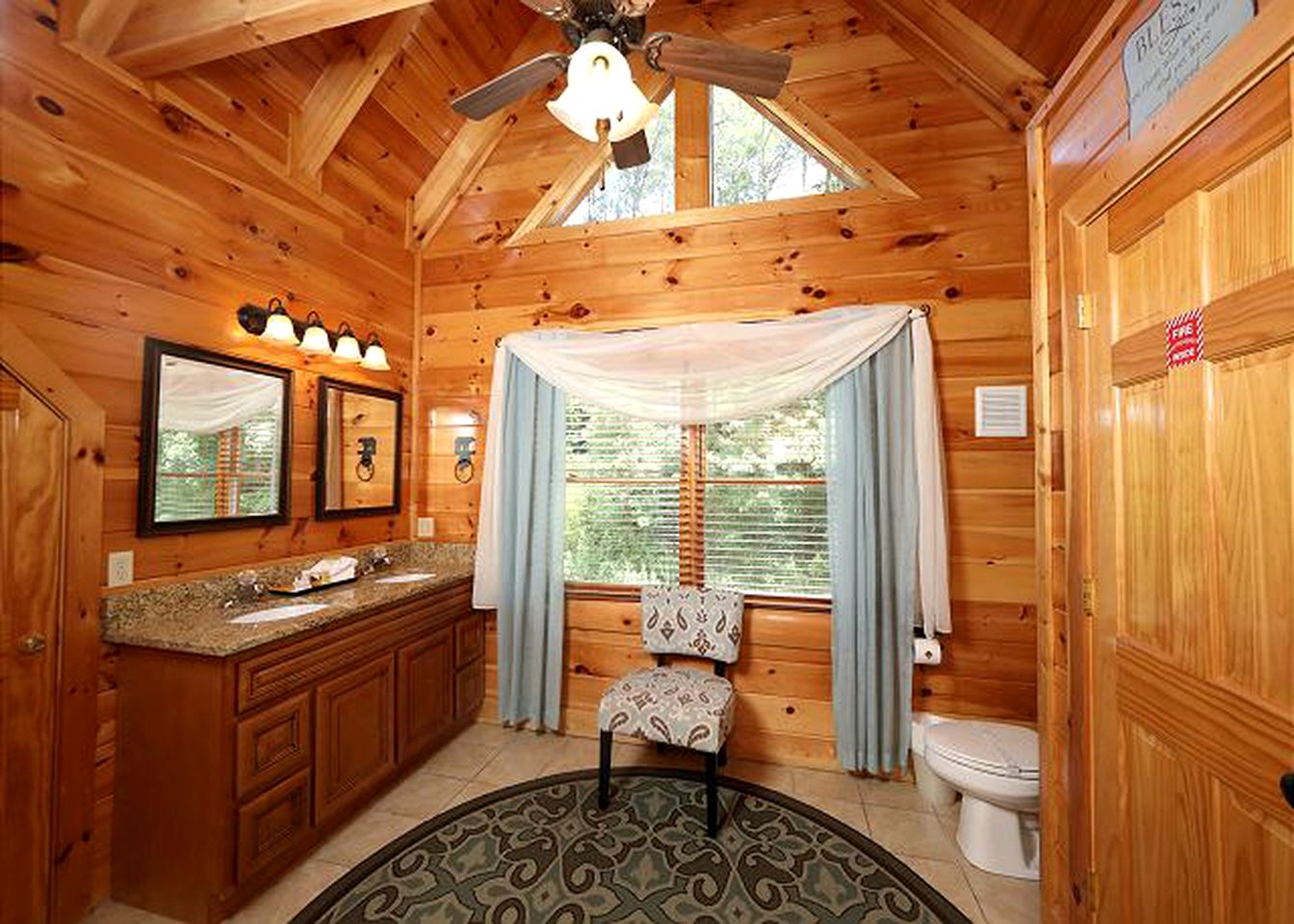 Luxury Log Cabin Rental with Private Hot Tub in Smoky Mountains of Sevierville, Tennessee