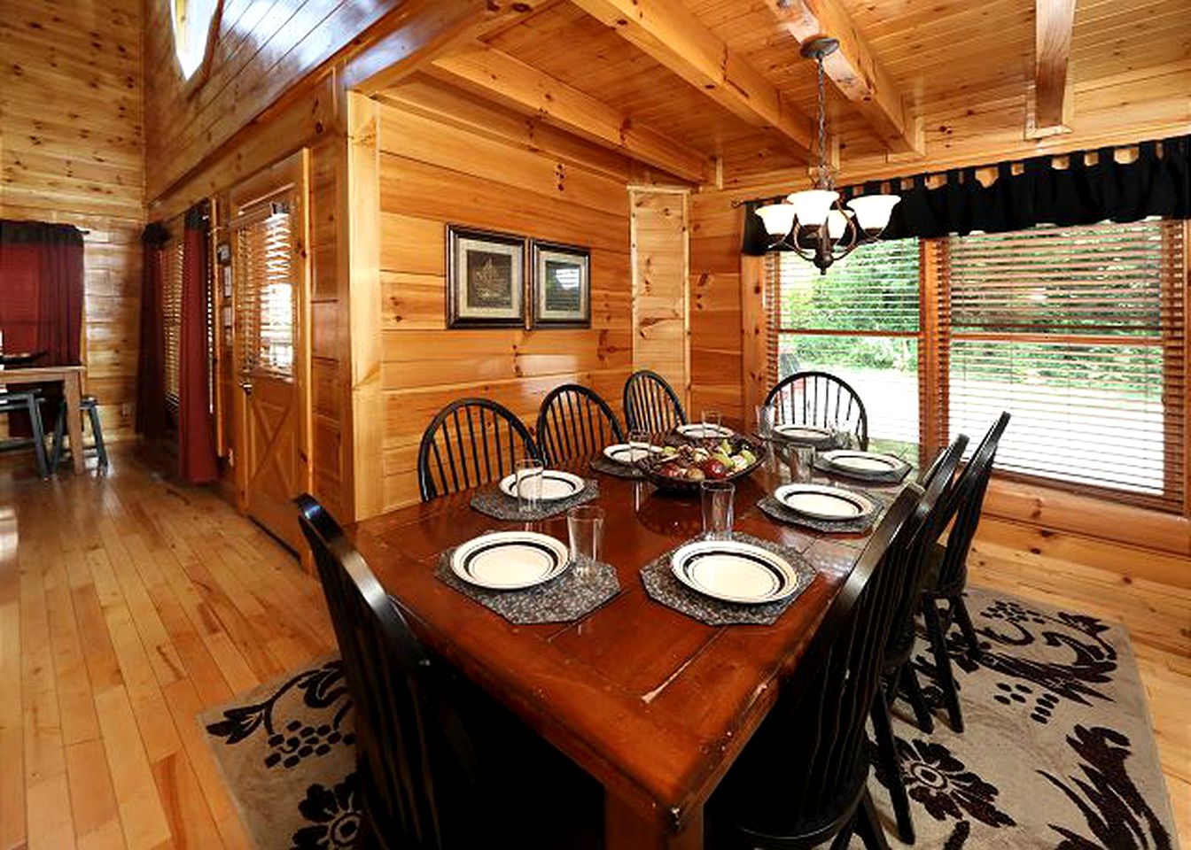 Luxury Log Cabin Rental with Private Hot Tub in Smoky Mountains of Sevierville, Tennessee