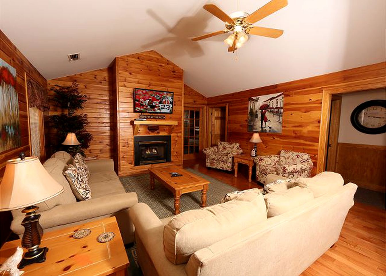 Wheelchair-Accessible Vacation Rental for 32 Guests near Pigeon Forge, Tennessee