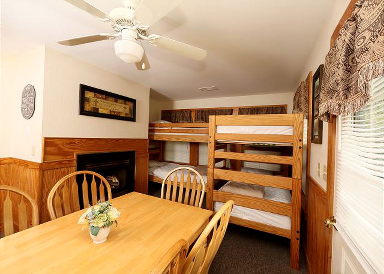 Wheelchair-Accessible Vacation Rental for 32 Guests near Pigeon Forge, Tennessee