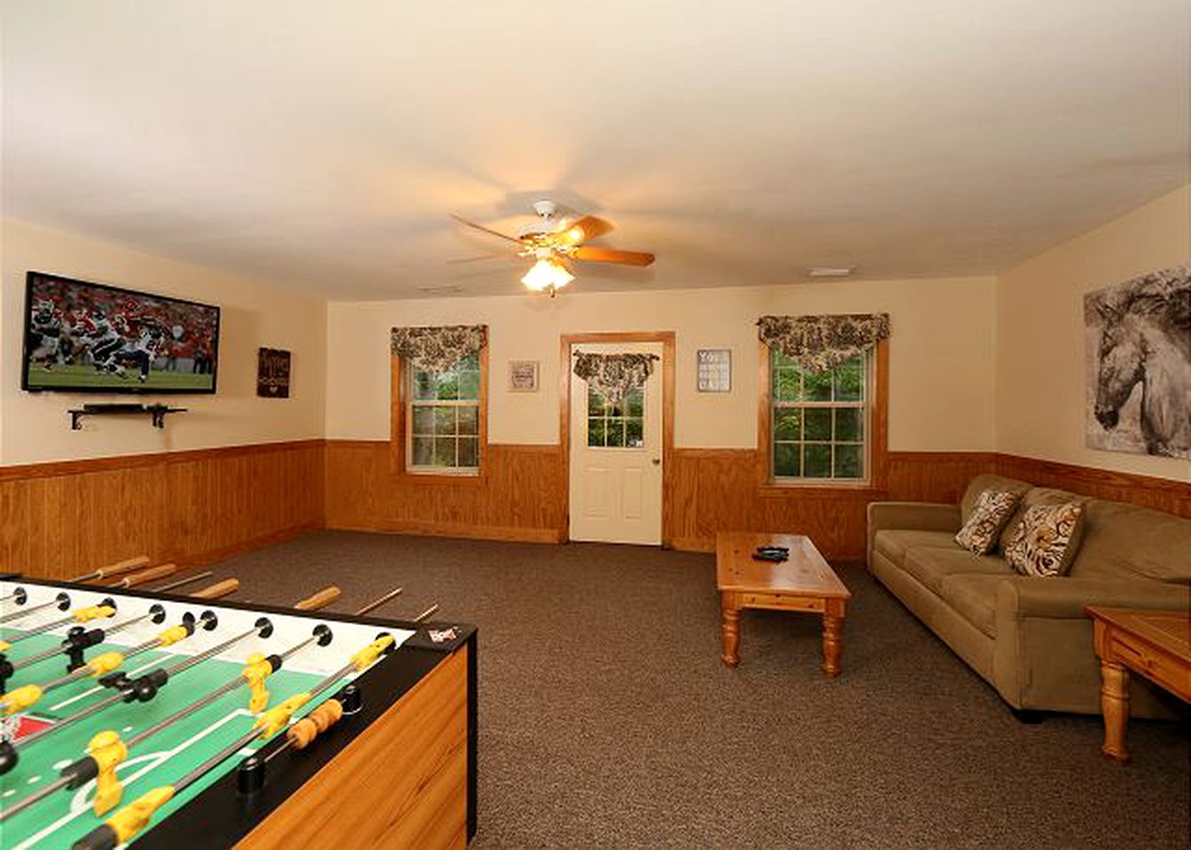 Wheelchair-Accessible Vacation Rental for 32 Guests near Pigeon Forge, Tennessee
