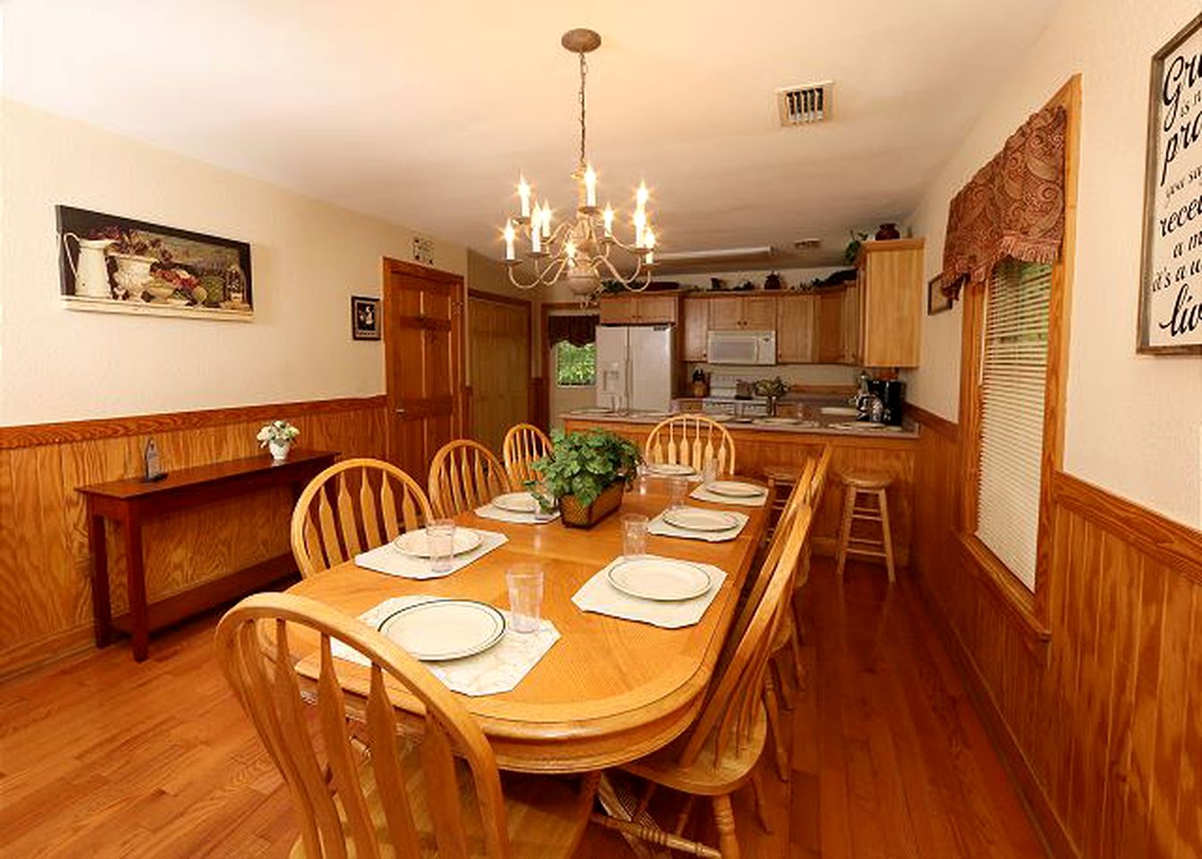 Wheelchair-Accessible Vacation Rental for 32 Guests near Pigeon Forge, Tennessee
