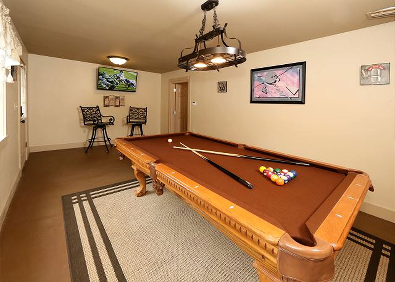 Wheelchair-Accessible Vacation Rental for 32 Guests near Pigeon Forge, Tennessee