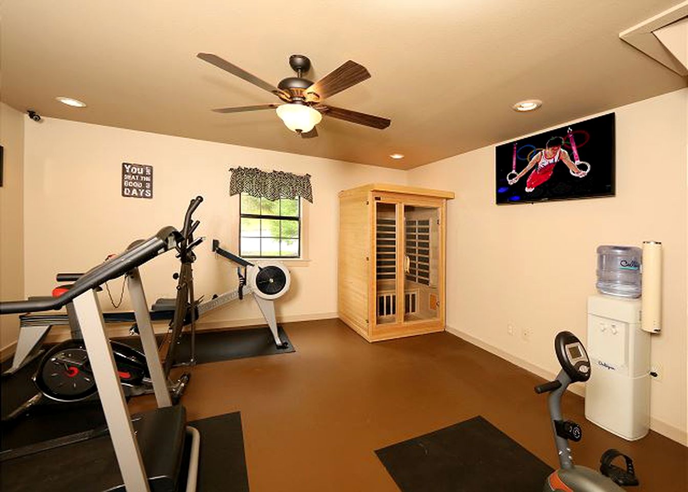 Wheelchair-Accessible Vacation Rental for 32 Guests near Pigeon Forge, Tennessee