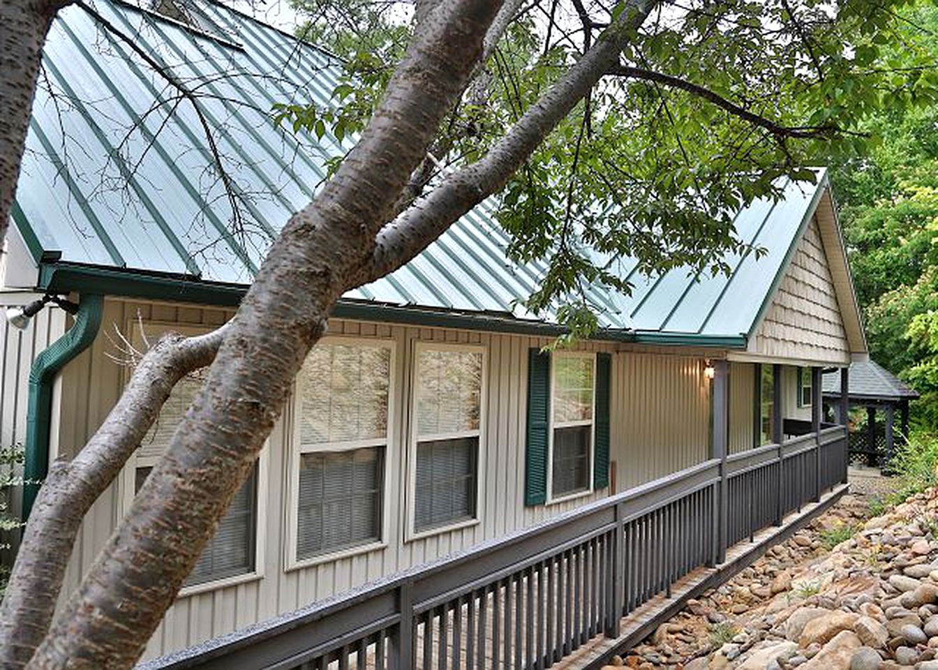 Wheelchair-Accessible Vacation Rental for 32 Guests near Pigeon Forge, Tennessee