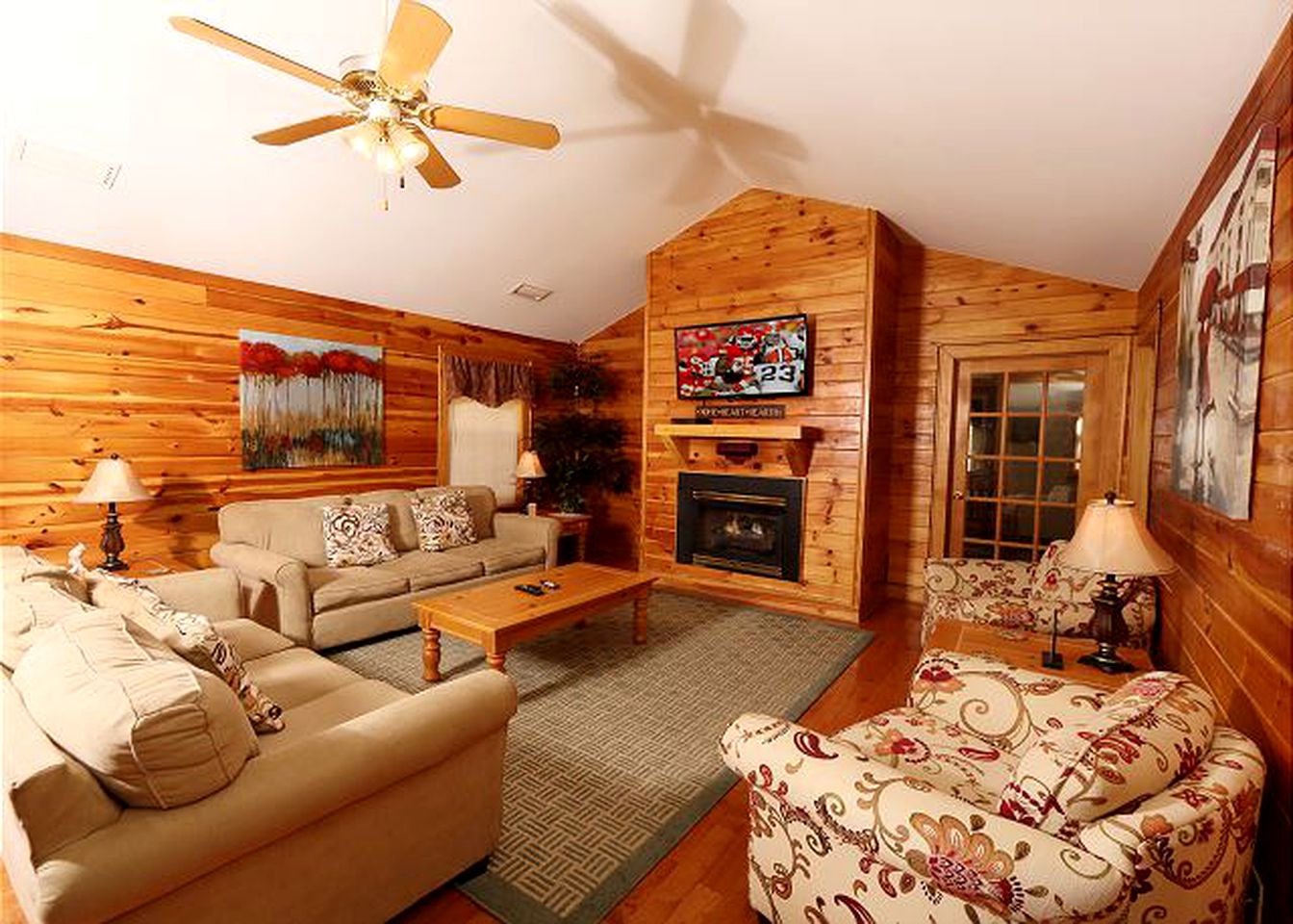 Wheelchair-Accessible Vacation Rental for 32 Guests near Pigeon Forge, Tennessee
