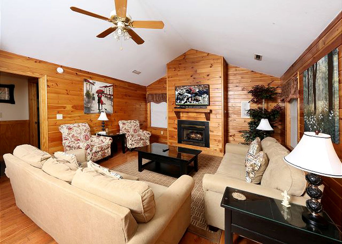 Lovely Dog-Friendly Cabin Rental for a Vacation near Dollywood, Tennessee