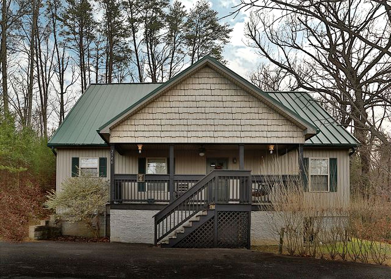 Lovely Dog-Friendly Cabin Rental for a Vacation near Dollywood, Tennessee