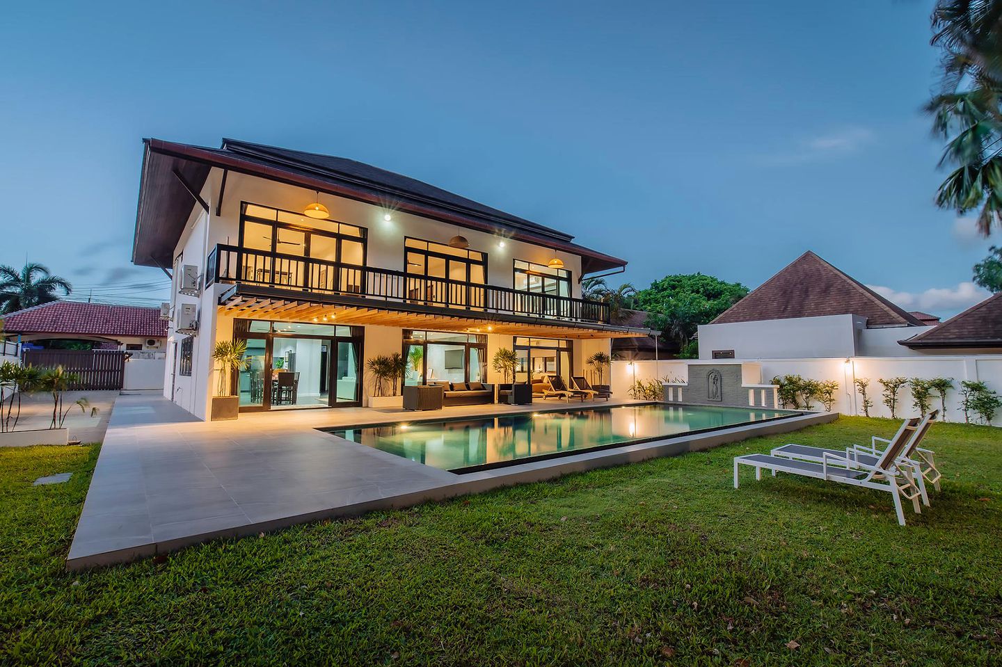 Gorgeous Villa with Swimming Pool and Nice Sights in Rawai, Phuket Island