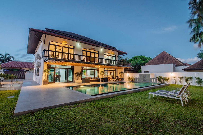 Gorgeous Villa with Swimming Pool and Nice Sights in Rawai, Phuket Island