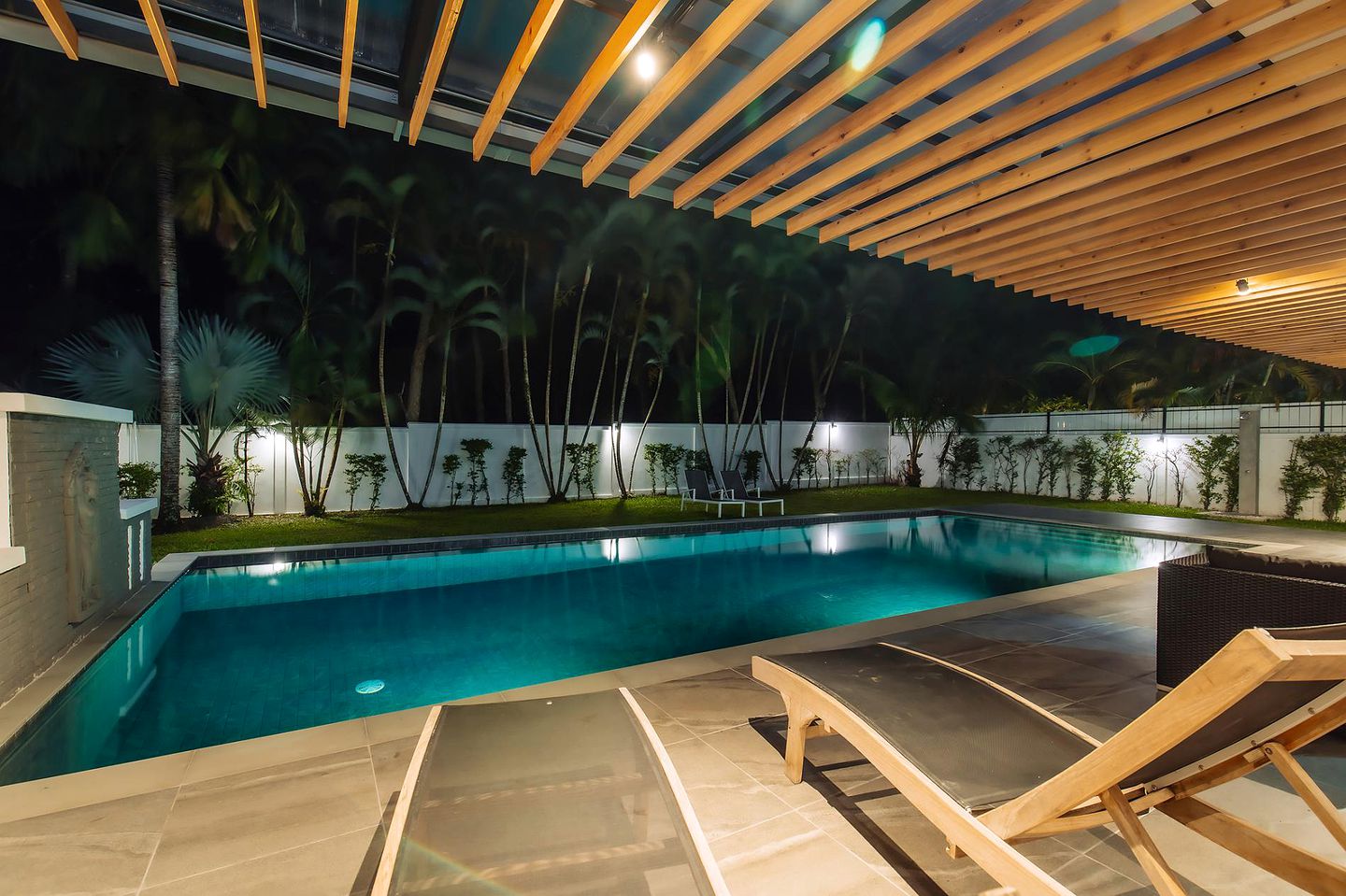 Gorgeous Villa with Swimming Pool and Nice Sights in Rawai, Phuket Island
