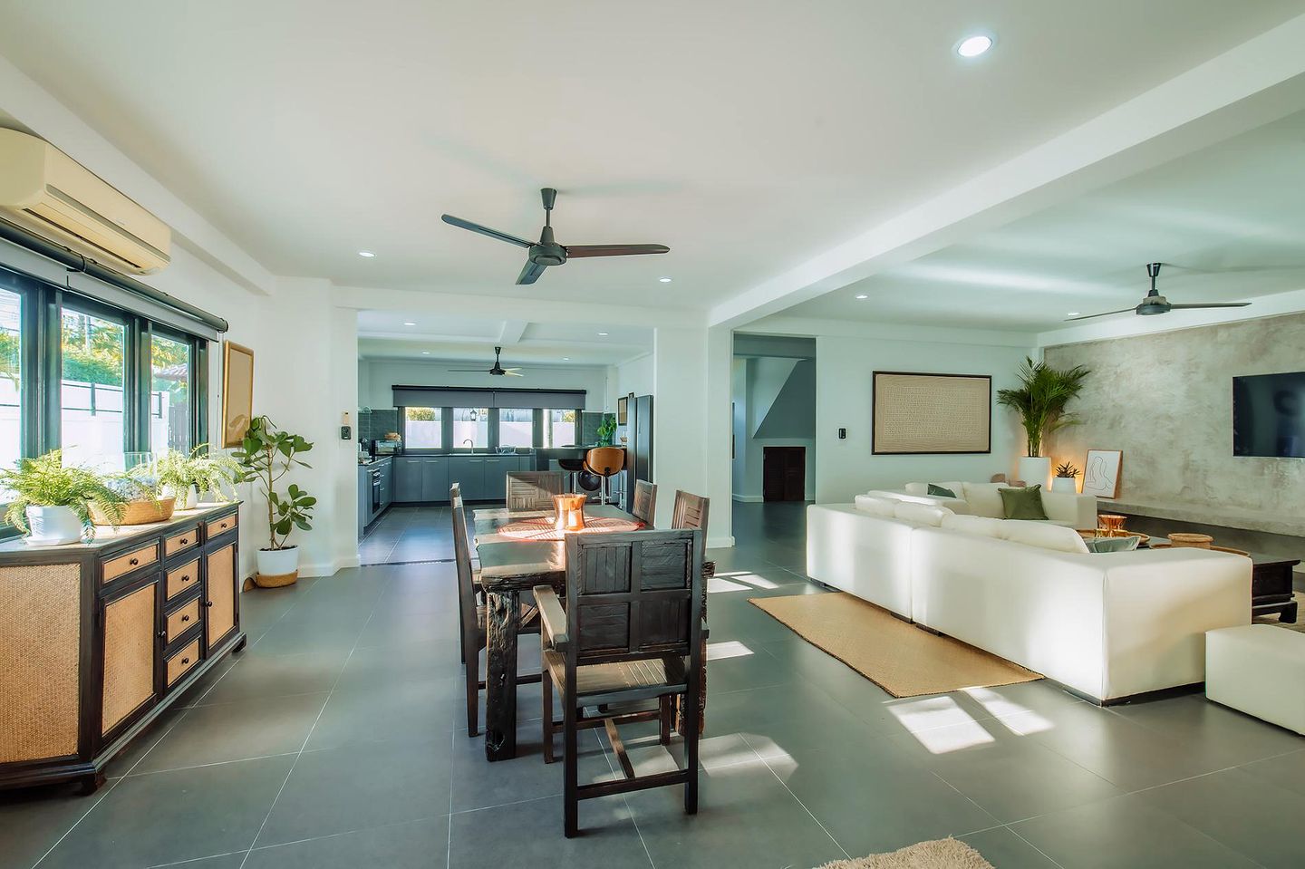 Gorgeous Villa with Swimming Pool and Nice Sights in Rawai, Phuket Island