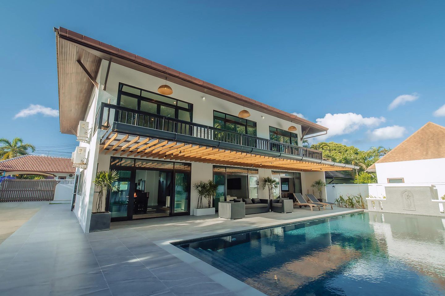 Gorgeous Villa with Swimming Pool and Nice Sights in Rawai, Phuket Island