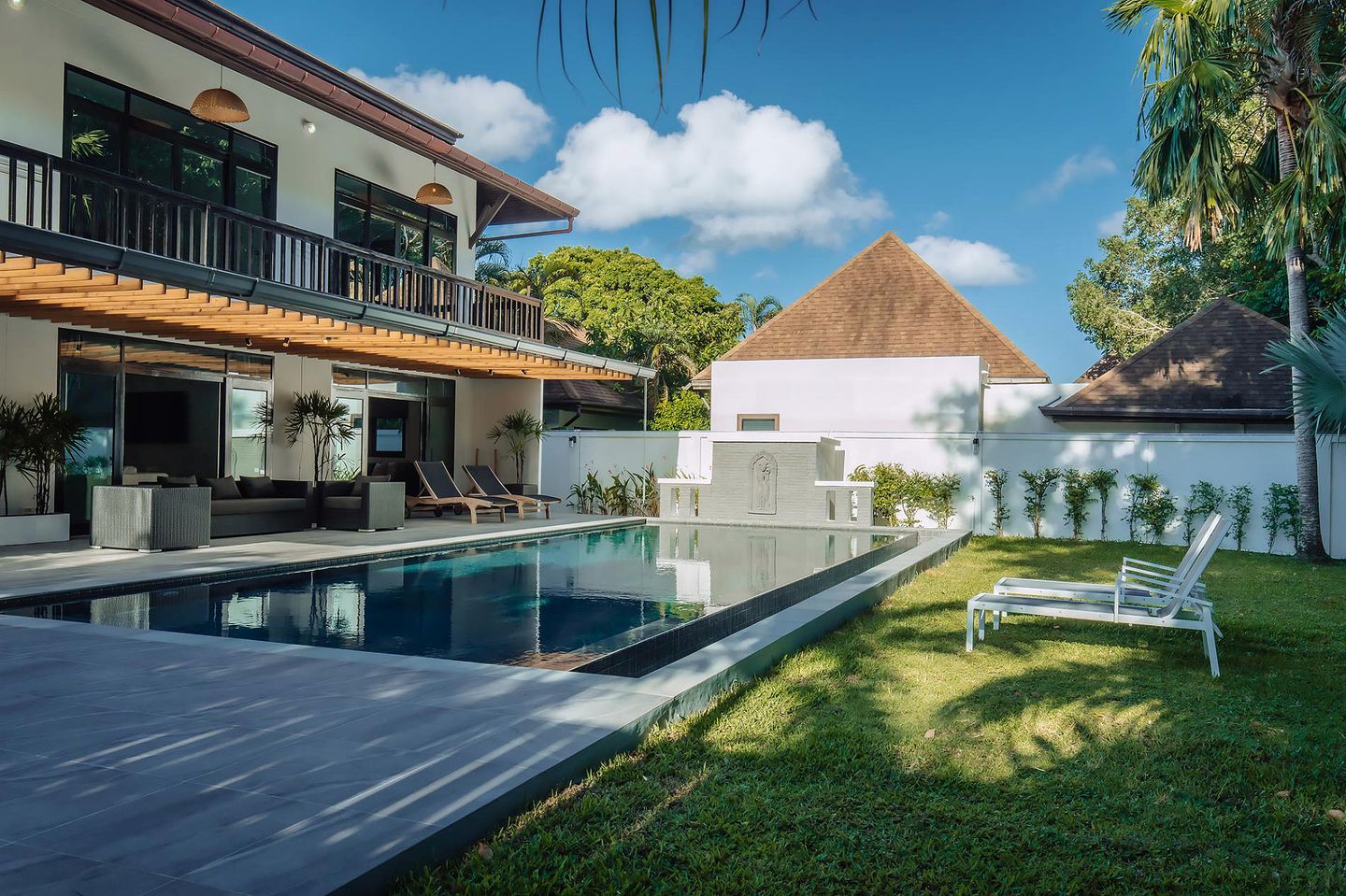 Gorgeous Villa with Swimming Pool and Nice Sights in Rawai, Phuket Island