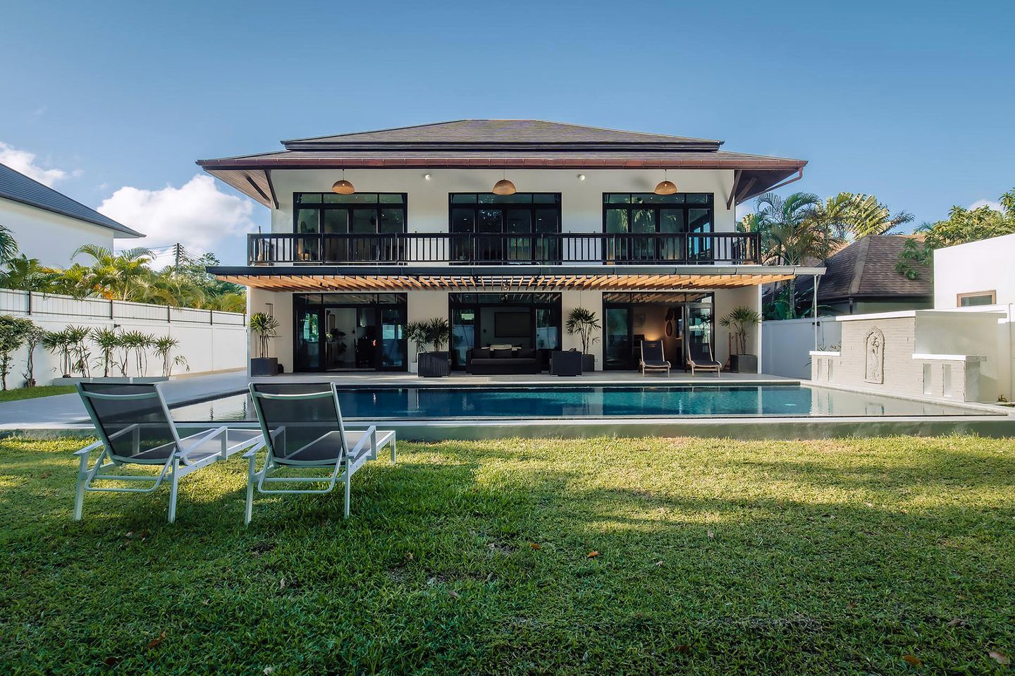 Gorgeous Villa with Swimming Pool and Nice Sights in Rawai, Phuket Island