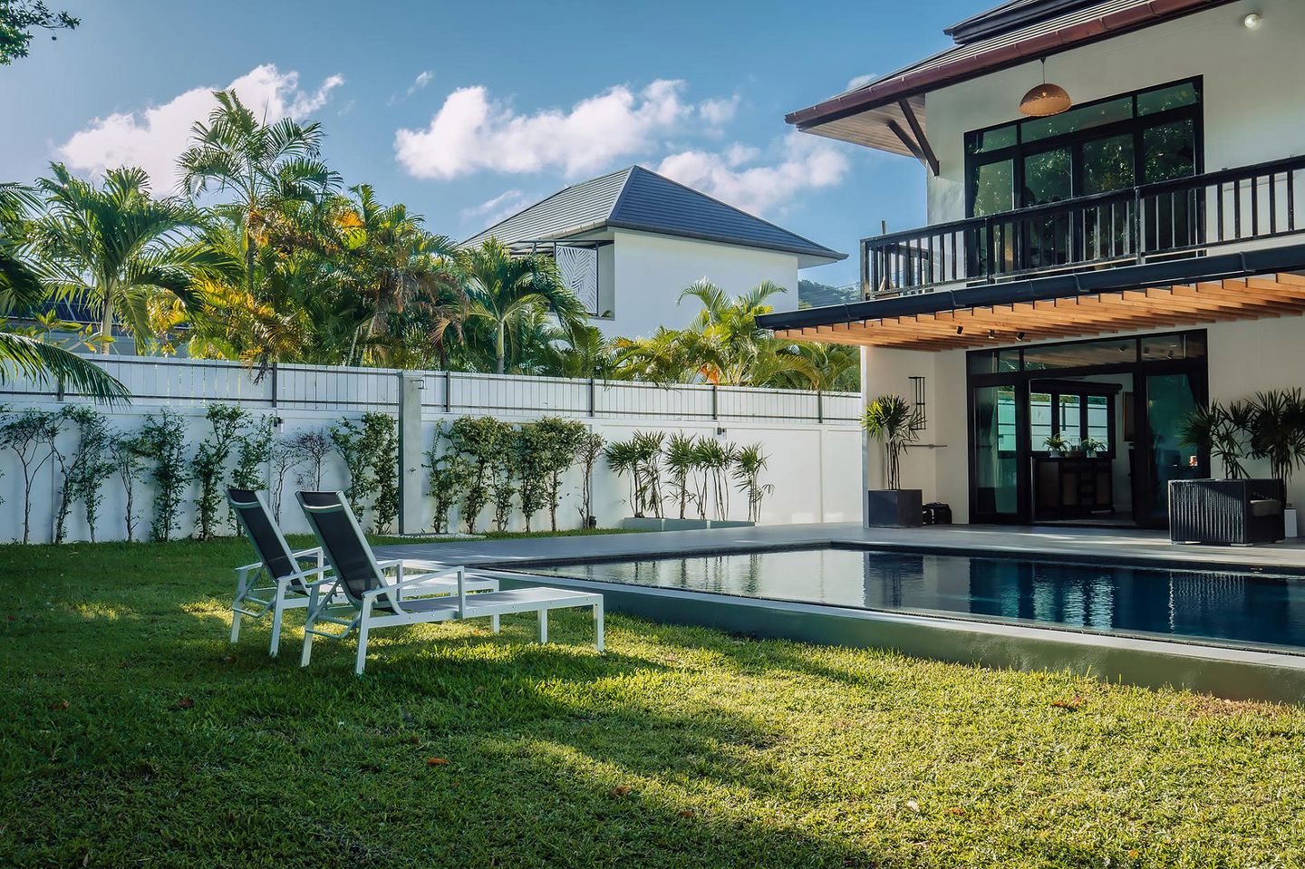 Gorgeous Villa with Swimming Pool and Nice Sights in Rawai, Phuket Island