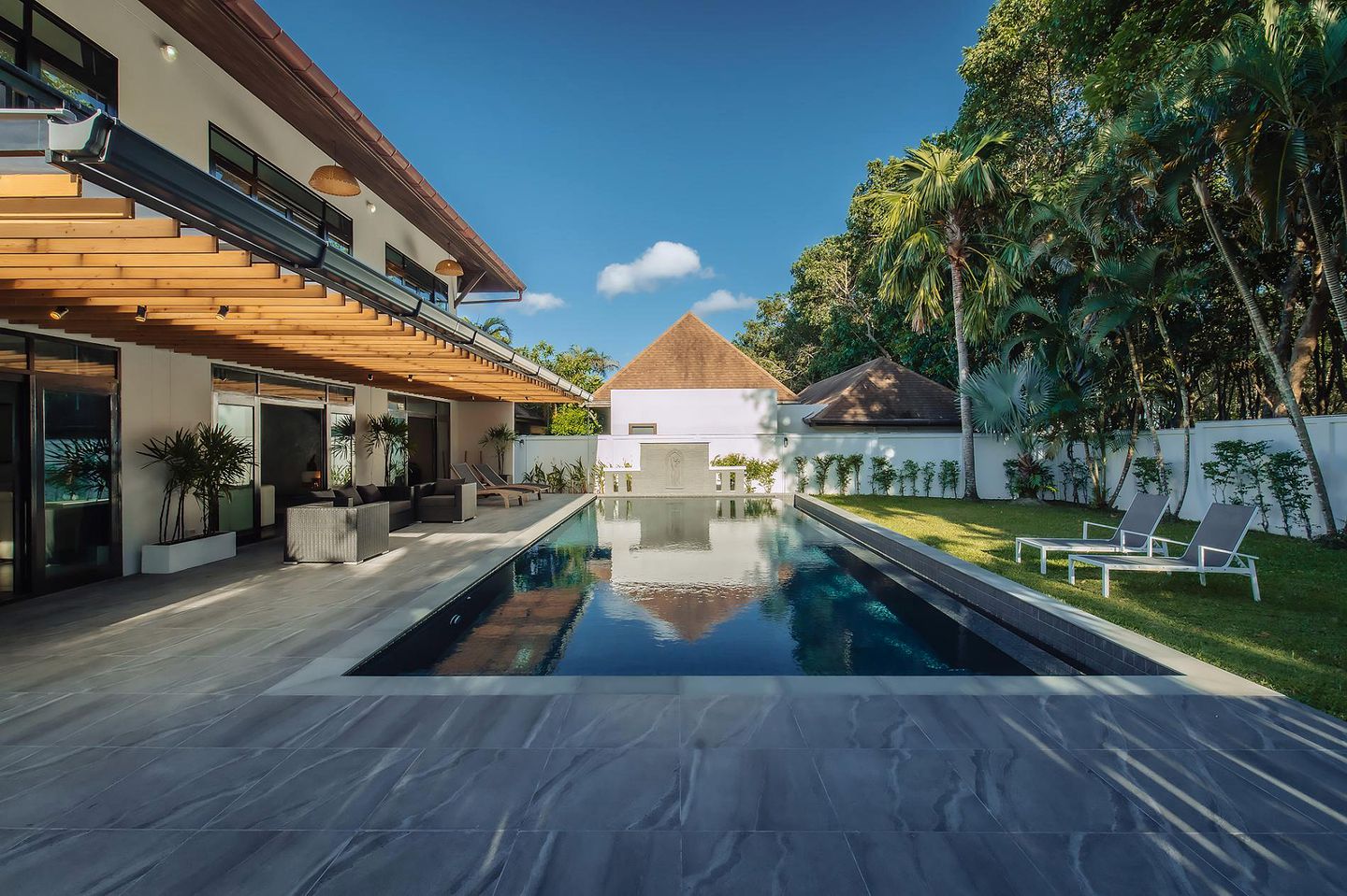 Gorgeous Villa with Swimming Pool and Nice Sights in Rawai, Phuket Island