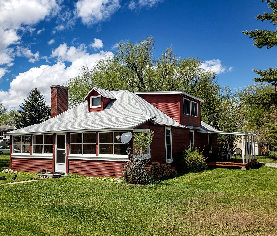 Charming Montana Bungalow with Madison River Views, Steps from Main Street in Ennis, MT