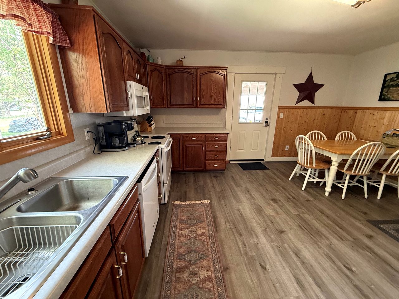 Charming Montana Bungalow with Madison River Views, Steps from Main Street in Ennis, MT