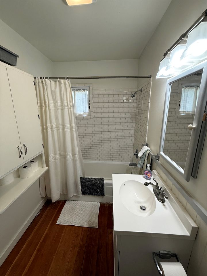 Charming Montana Bungalow with Madison River Views, Steps from Main Street in Ennis, MT